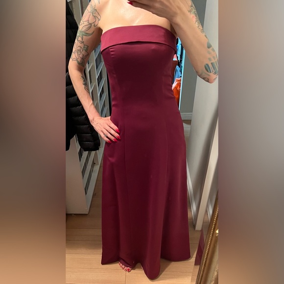 Wine coloured floor length bridesmaid/prom dress - Picture 5 of 7